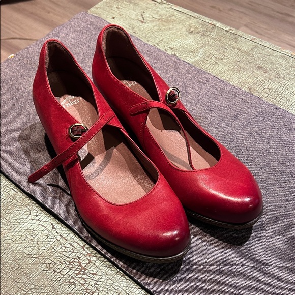 Dansko Loralie Burnished Red Leather Hidden Wedge Mary Jane Size 41 - Picture 2 of 6